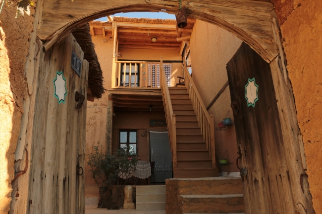 Şükran Köyü'nün kerpiç evleri tasarımıyla ilgi odağı